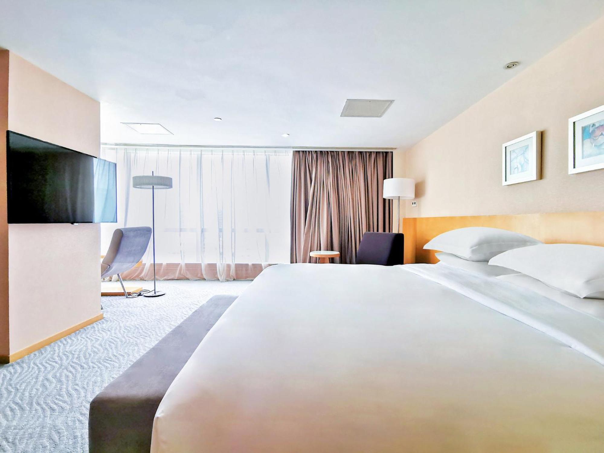 Crowne Plaza Zhuhai City Center By Ihg - Offers Free One-Way Shuttle To Chimelong Ocean Kingdom Εξωτερικό φωτογραφία